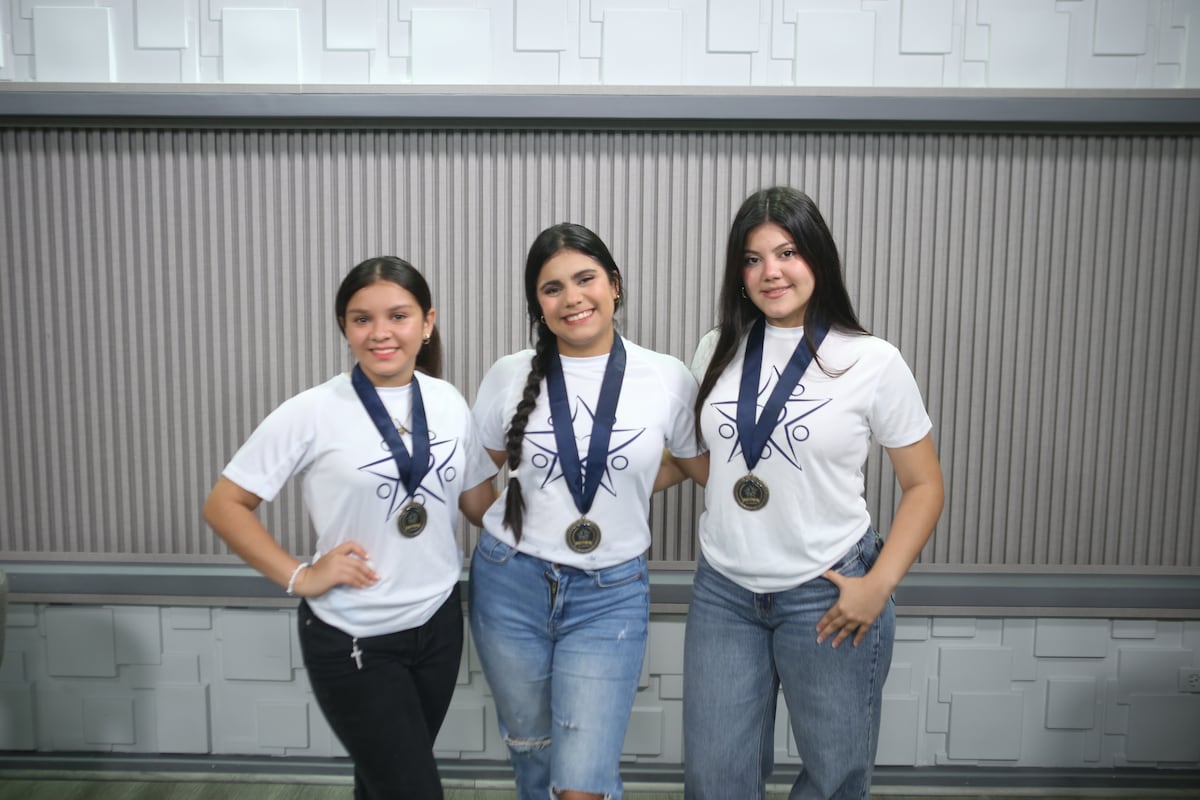 Finalistas de Talenpro visitan Corporación La Prensa antes de la gran final