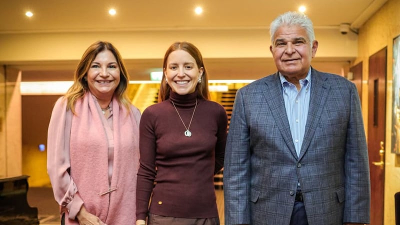 José Raúl Mulino y su esposa Maricel de Mulino acompañaron a la hija de María Corina Machado en la entrega del Nobel de la Paz 2025