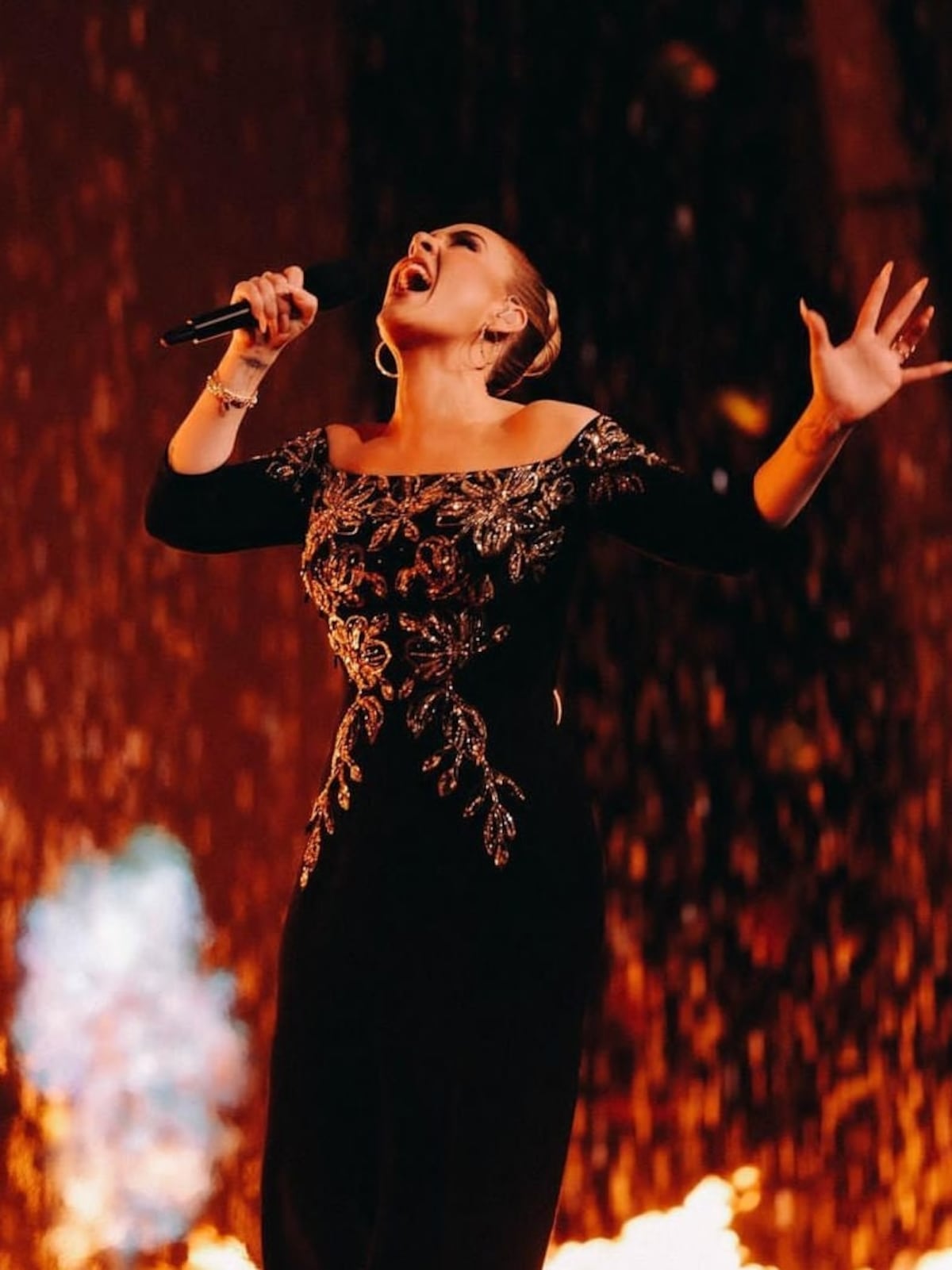 Paco Rabanne, Jenny Packham, Versace... los looks de Adele en sus conciertos en Las Vegas