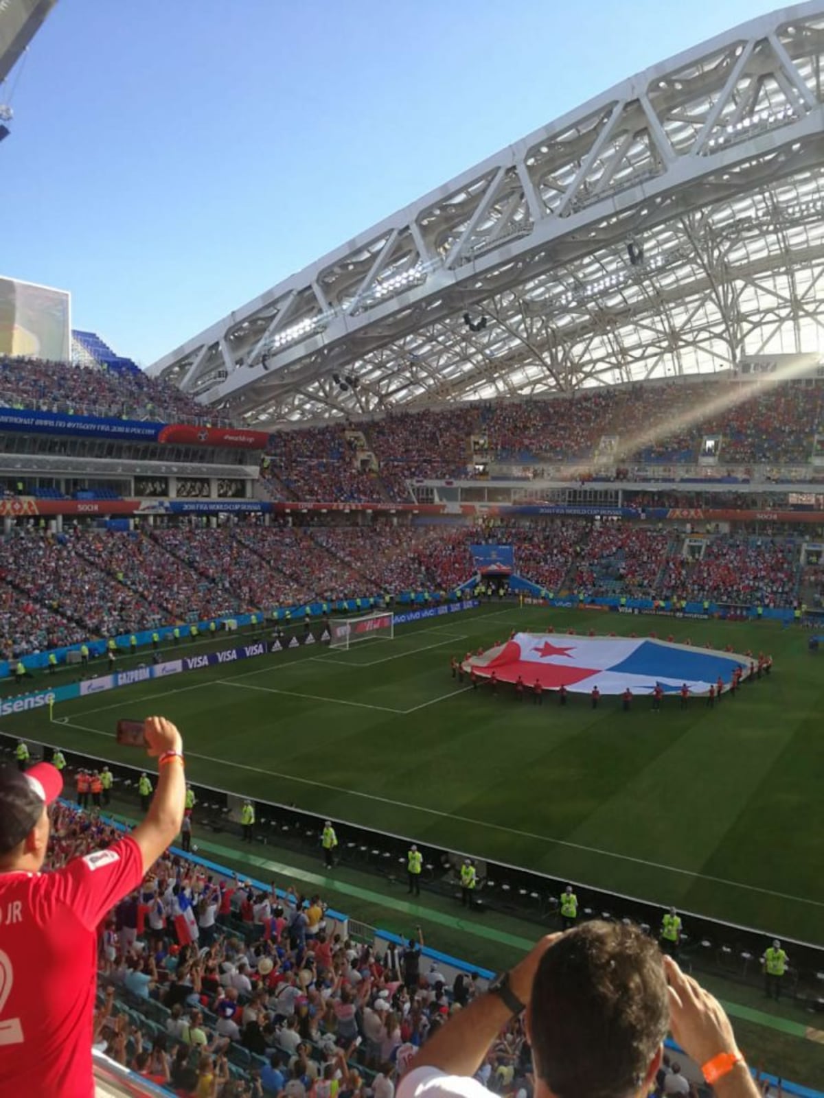 En Rusia la gente se toma fotos con los panameños