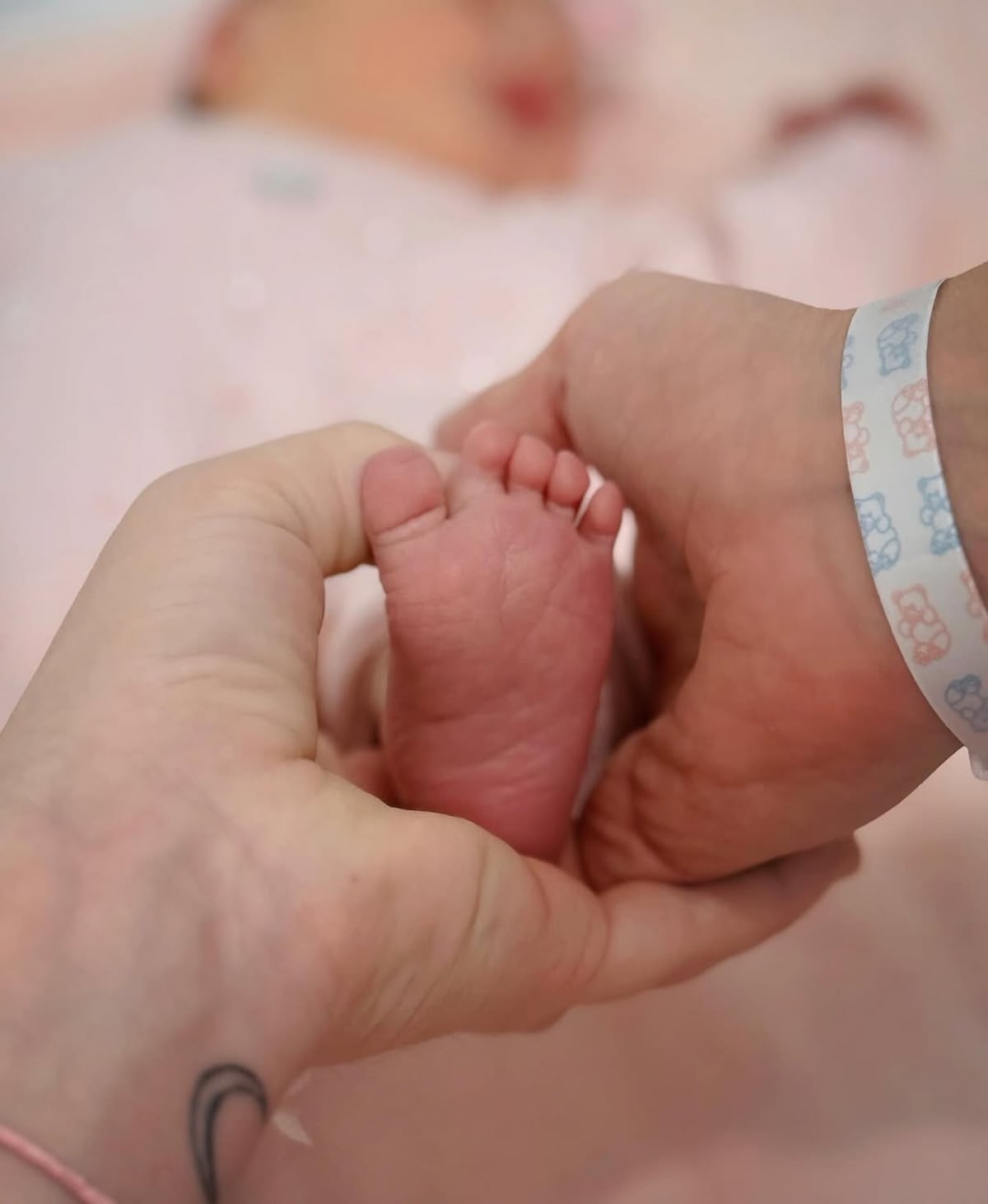 Lele Pons y Guaynaa anuncian el nacimiento de su hija