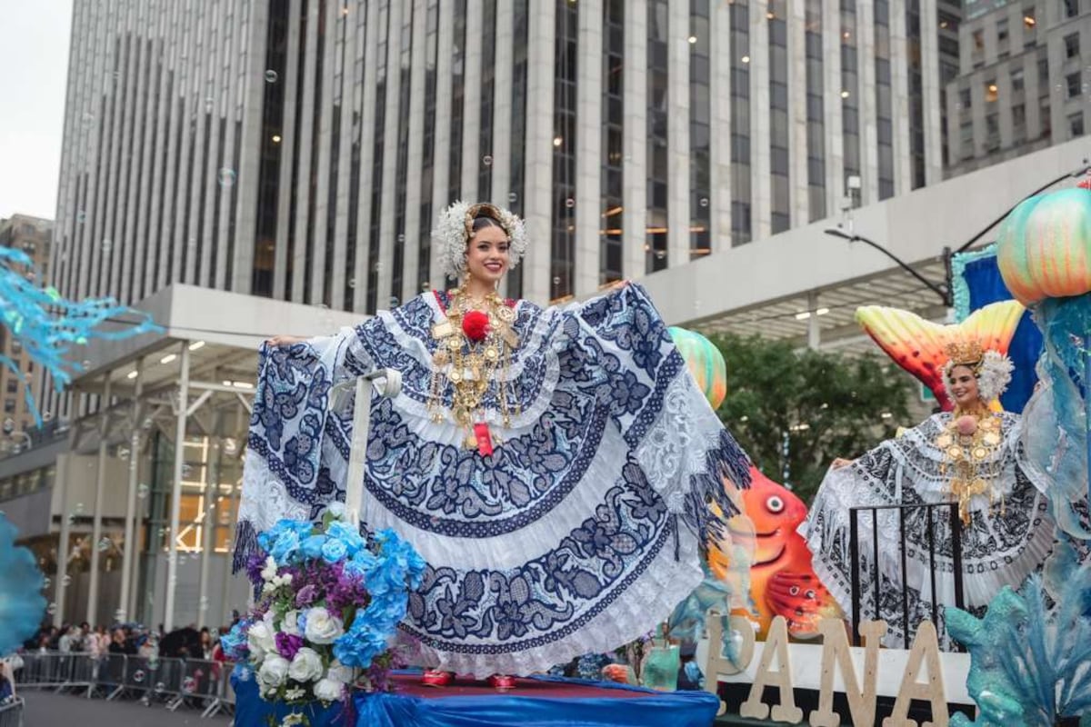 Bandas, conjuntos folclóricos y reinas: panameños desfilan en el Día de la Hispanidad en Nueva York