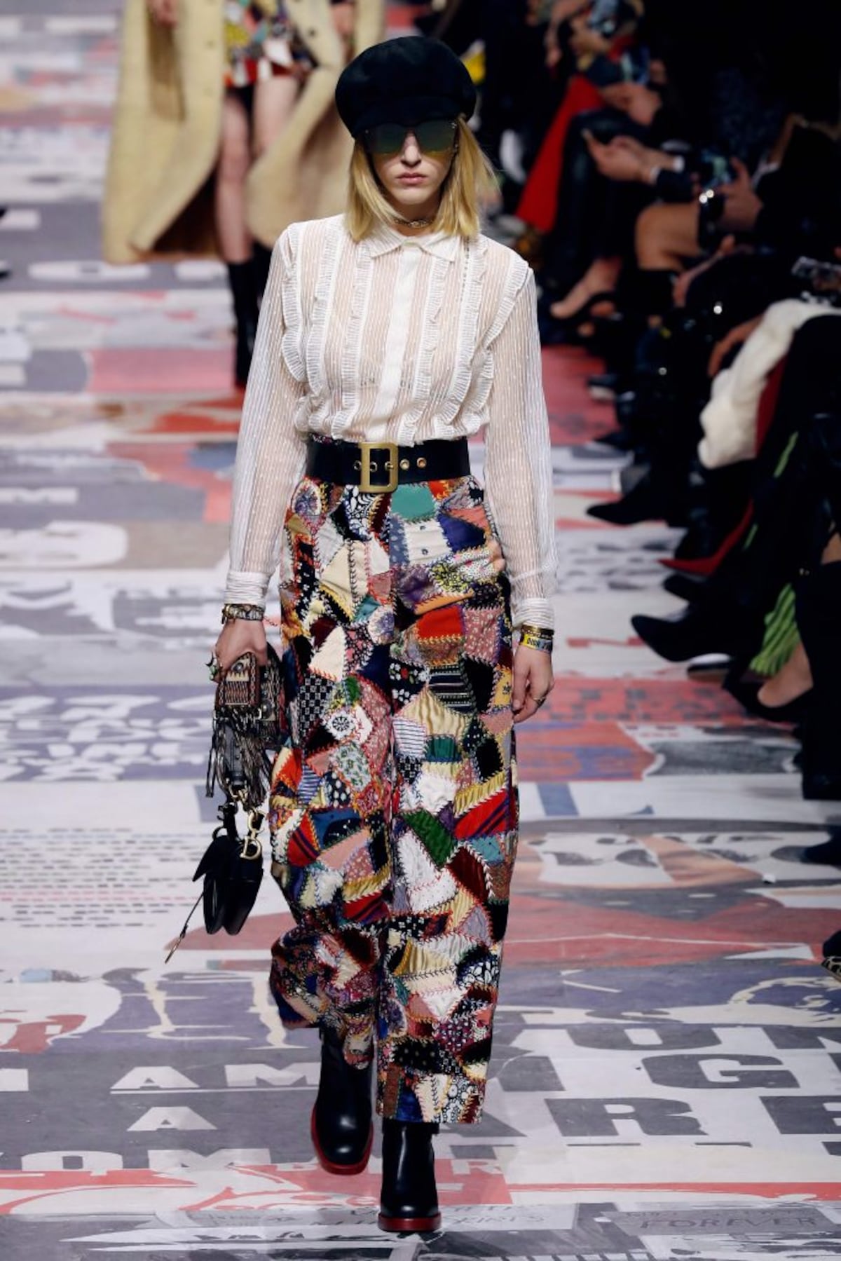 El desfile feminista de Dior en París