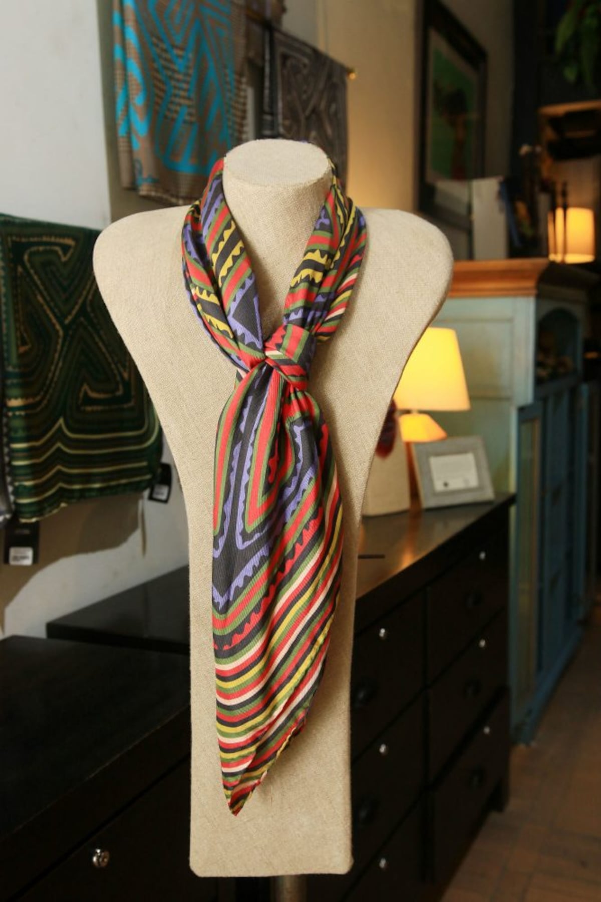 Franklin Panamá: molas en pañuelos de seda