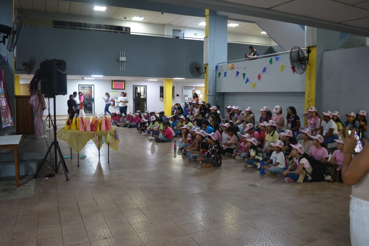 Con tecnología, trabajo en equipo y diversión se celebró el Día de las Niñas en las TIC en Panamá