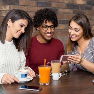 Amigos interesantes en tres pasos