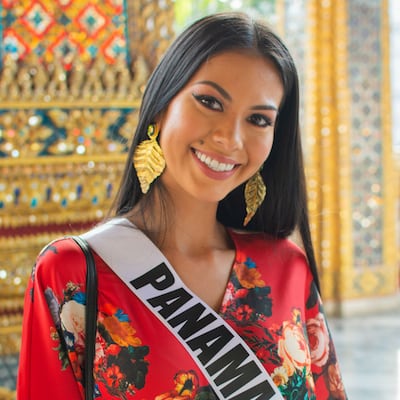 Rosa Montezuma y su visita al Gran Palacio de Bangkok