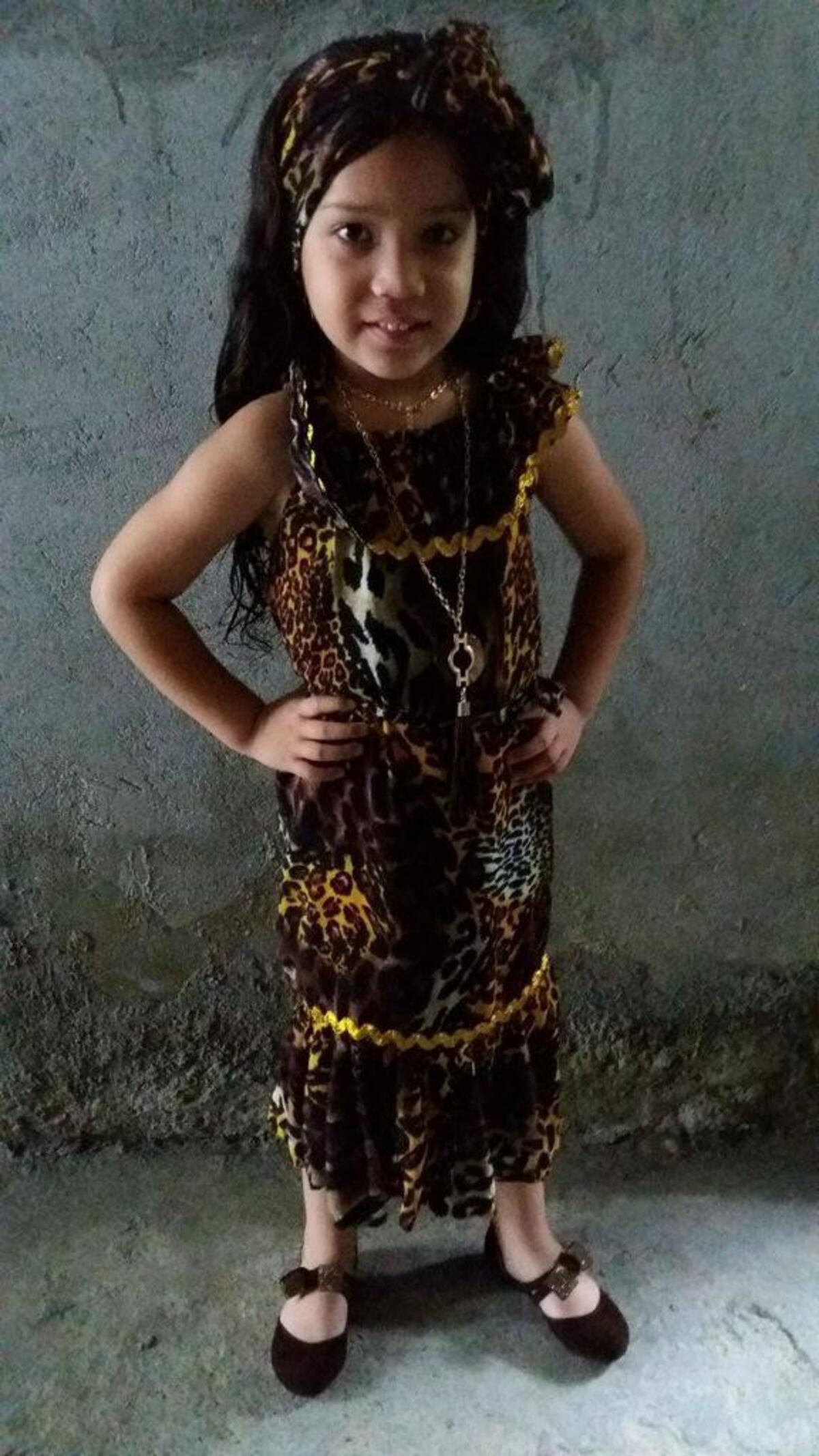 Más niños y jóvenes se visten para celebrar la etnia negra