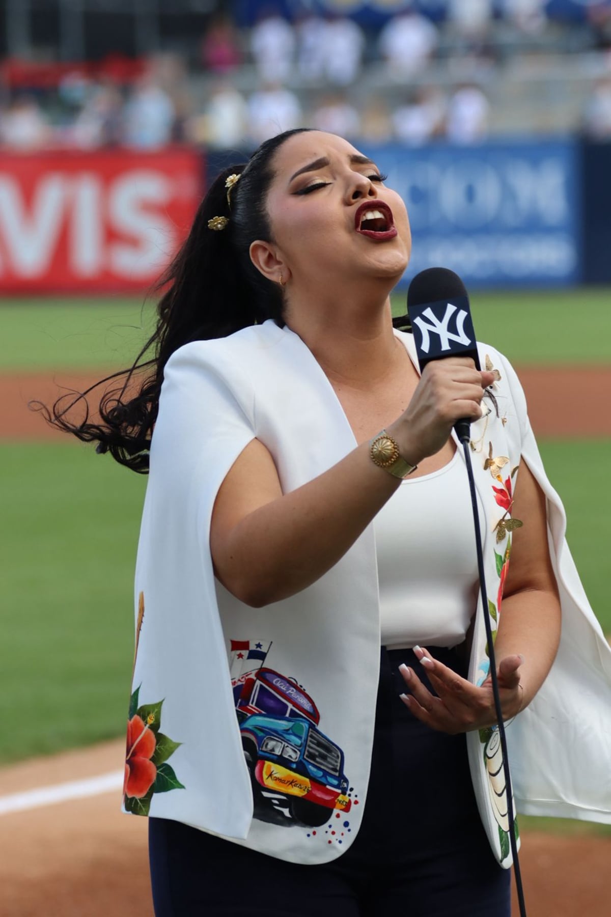 Andrea Barrios, la estudiante de Ingeniería Química, oriunda de Ocú, que interpretó el Himno en un partido de los Yankees contra Panamá 