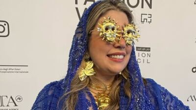 Diseño panameño en Dubai Fashion Week: la diseñadora de joyas Michelle Ferrer viste un atuendo hecho en Panamá
