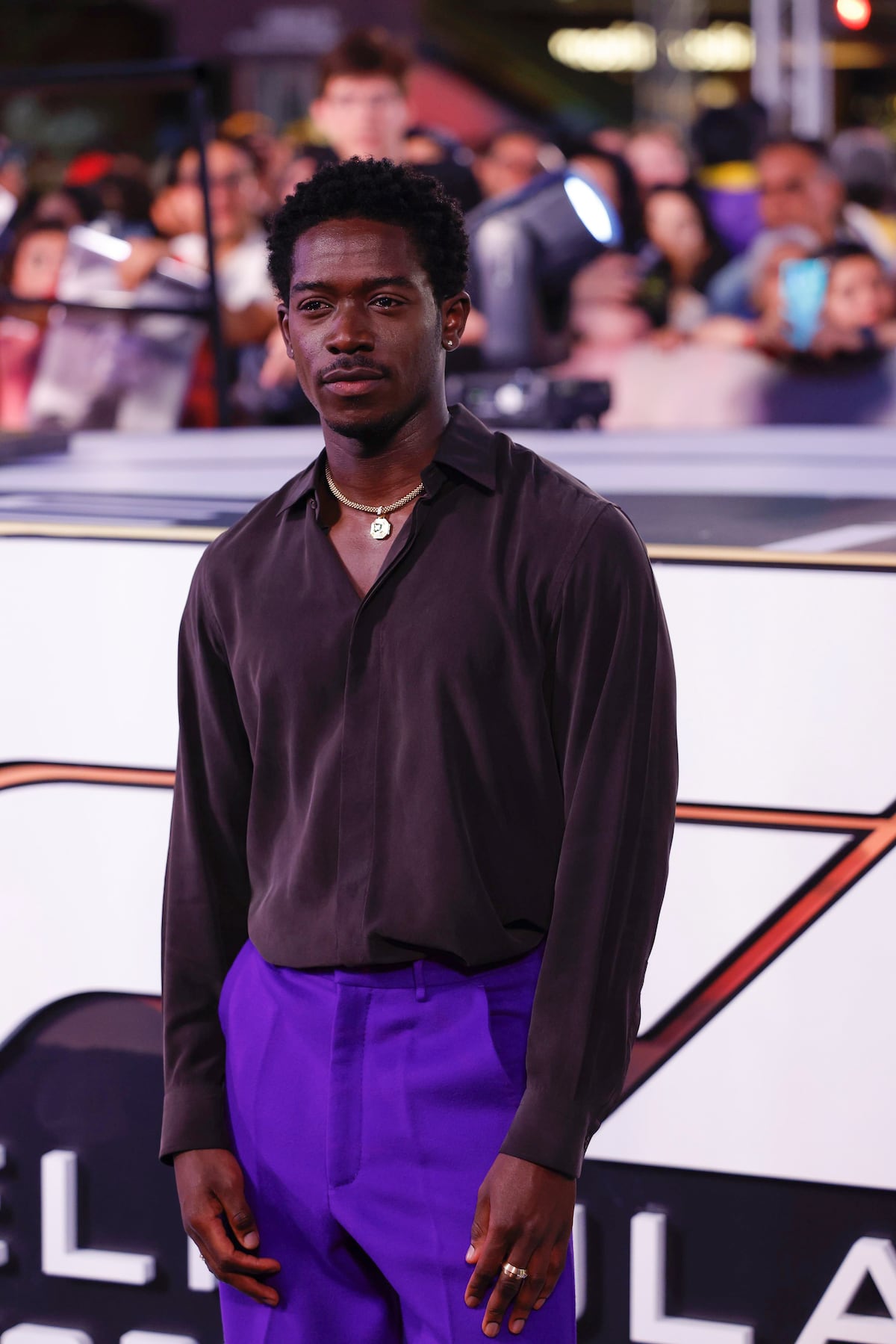 Rapado y vestido de lila, las fotos de Brad Pitt en México para presentar la película ‘F1′