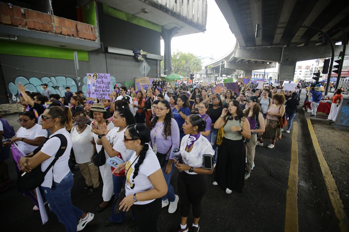 Mujeres panameñas exigen igualdad de derechos en el Día Internacional de la Mujer