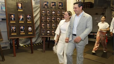 El embajador Kevin Cabrera y su esposa Andrea Altamirano-Duque en la recepción diplomática a bordo del USS Nimitz