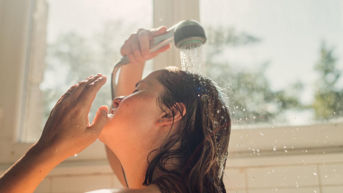 Qué es más beneficioso, ¿bañarse por la mañana o antes de ir a dormir?