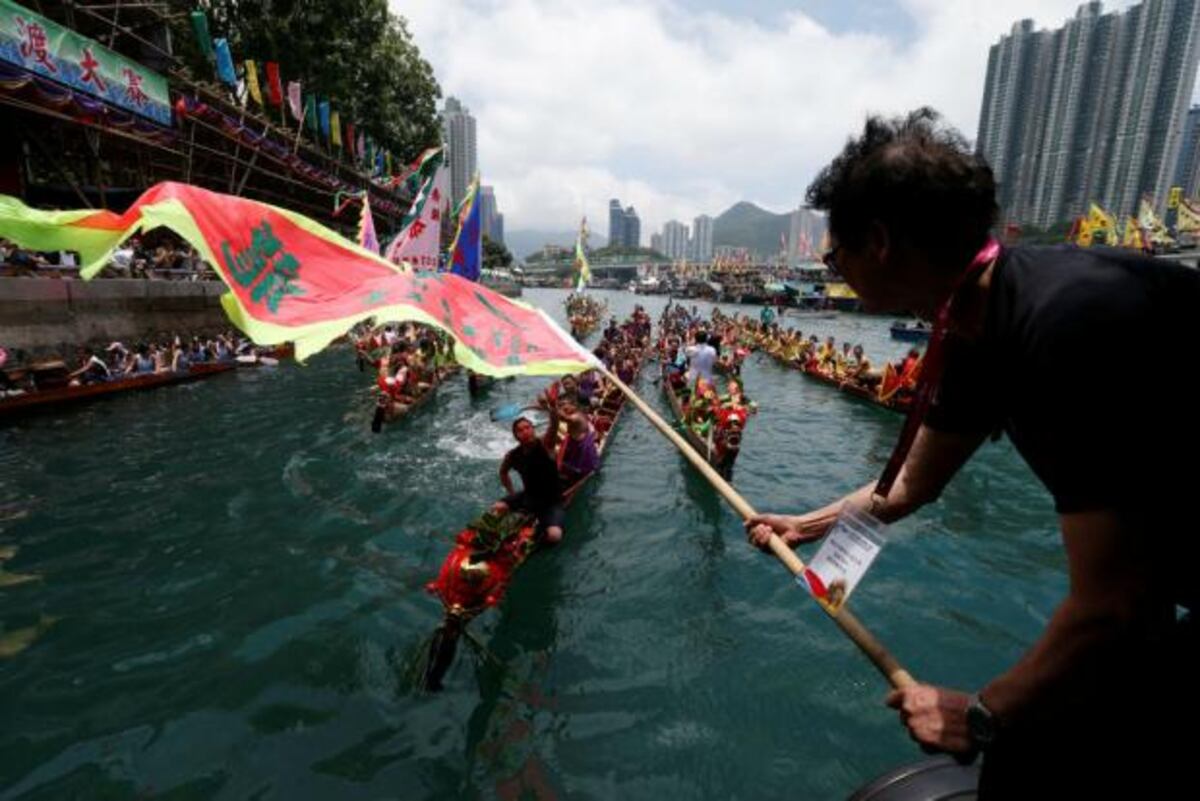 A remar: botes de Dragón en Asia