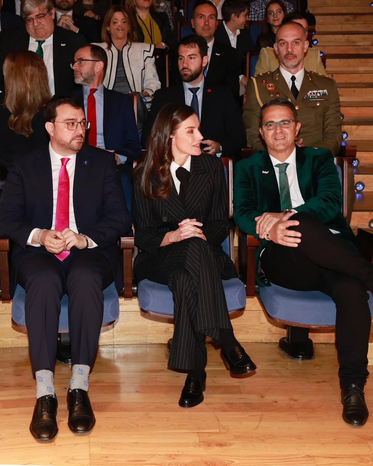 La reina en corbata: El estilismo masculino (y a la vez tan femenino) de Letizia de España