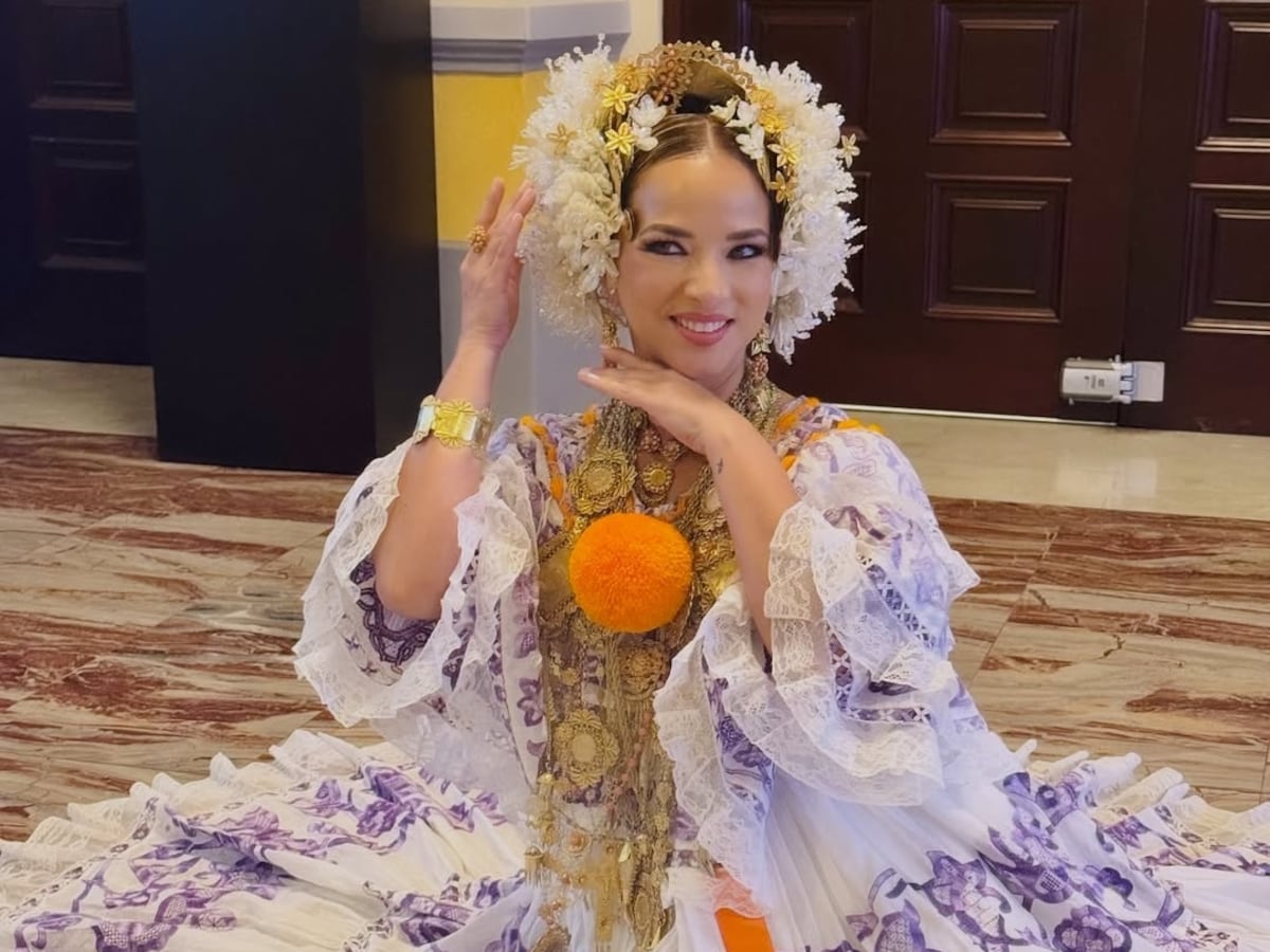 La presentadora Adamari López se viste de pollera en Panamá