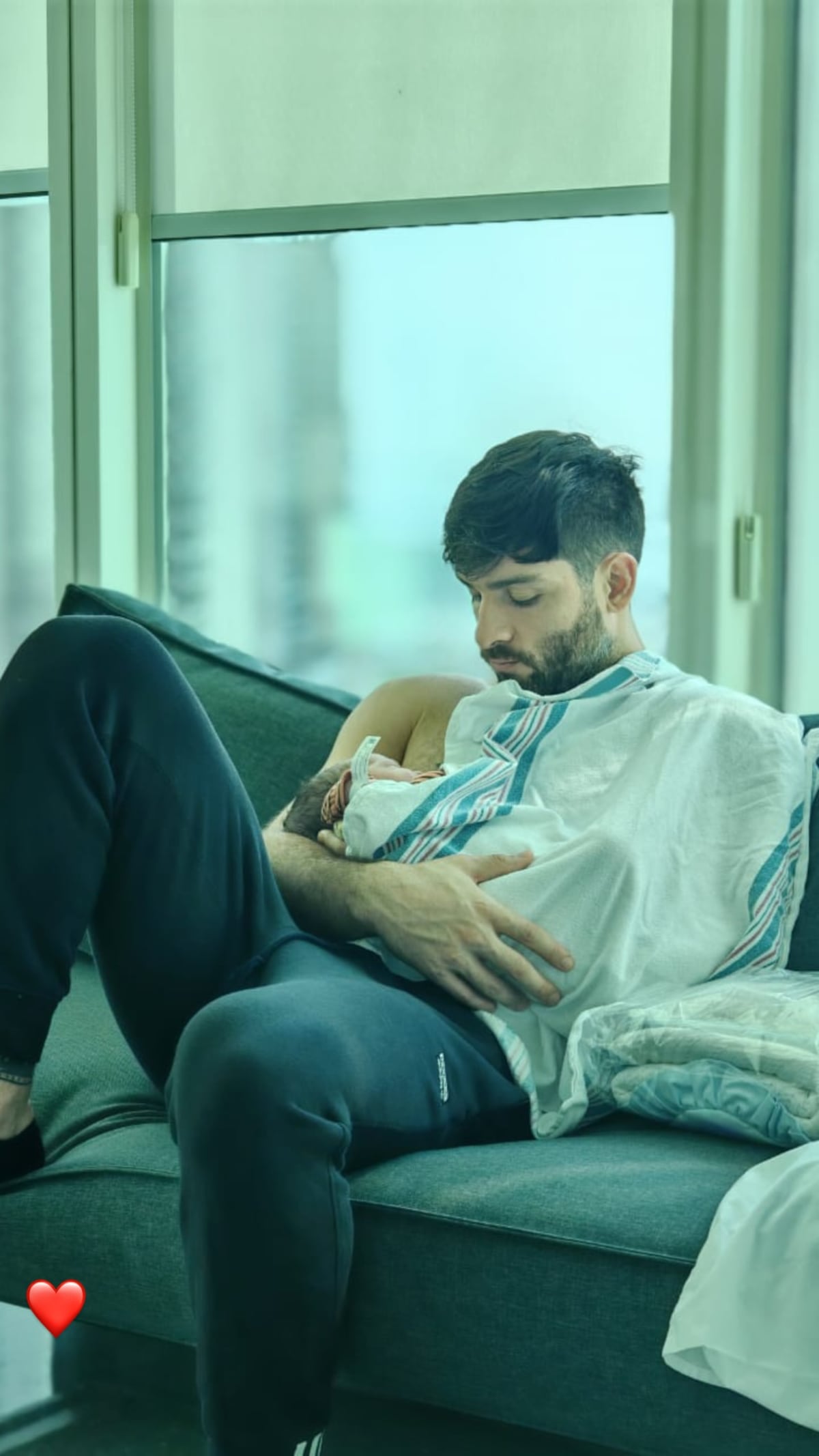 La presentadora de tv, Amanda Díaz, y su esposo Mario Fonseca dan la bienvenida a su primer hijo