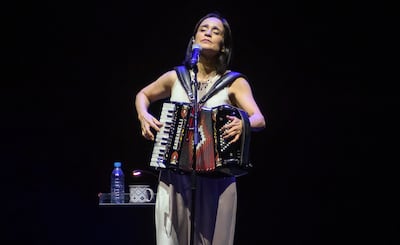La artista mexicana Julieta Venegas anuncia su debut en la literatura