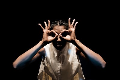 La obra 1mm² de Omaris Mariñas vuelve a escena para mirar el cuerpo y una ciudad que cambia