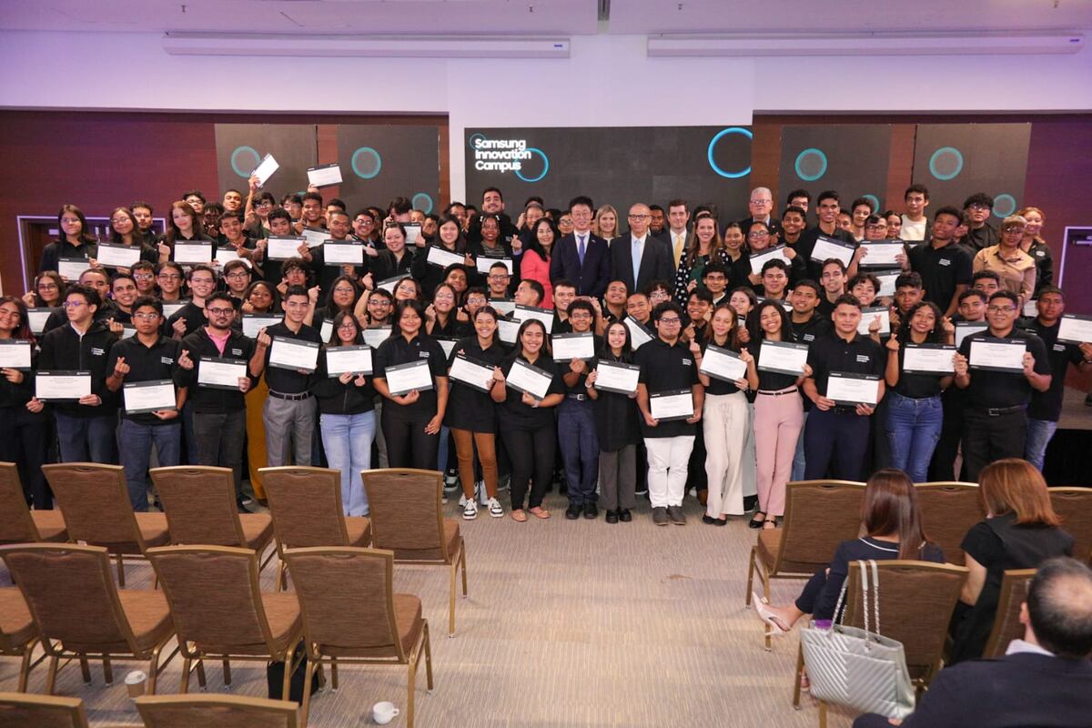 130 jóvenes son certificados en inteligencia artificial en IV edición de Innovation Campus