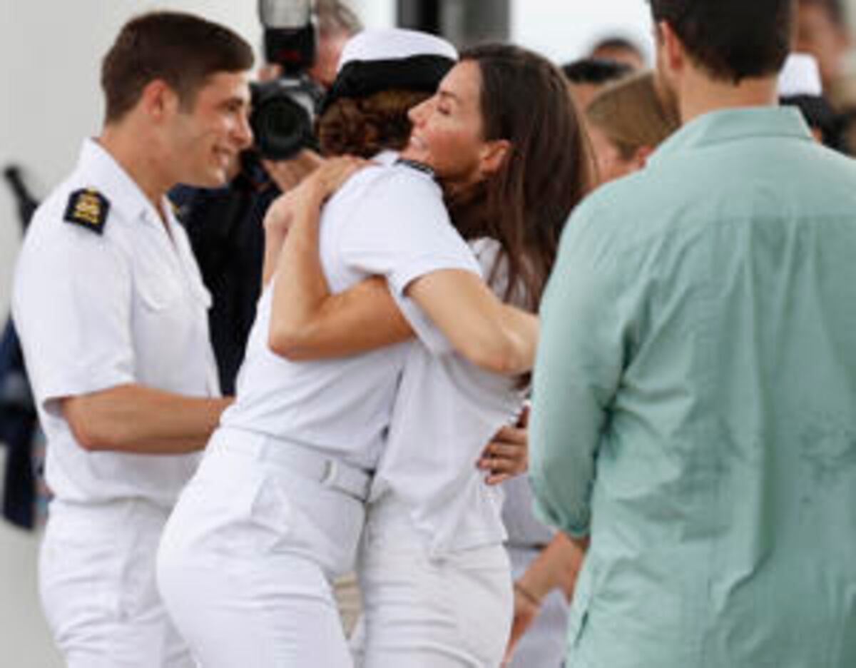 Sonrisas, abrazos y mar: la llegada de Leonor a Panamá