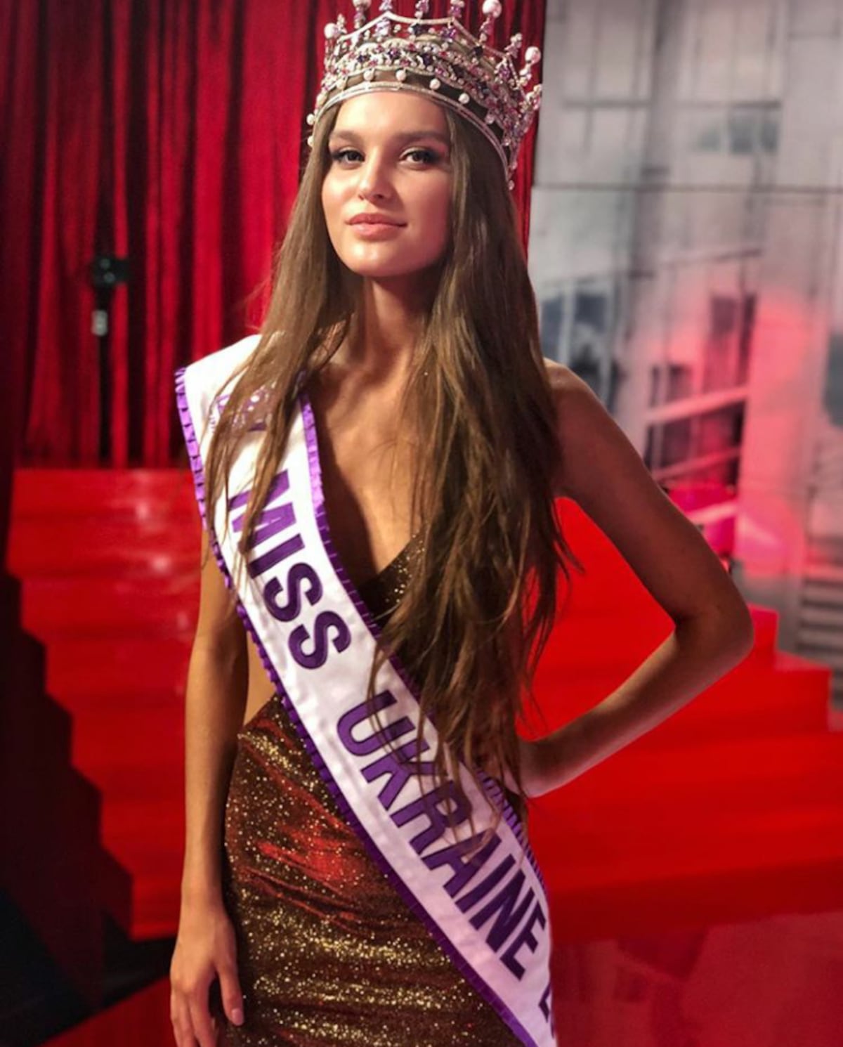 Destituyen a Miss Ucrania por ser madre y divorciada