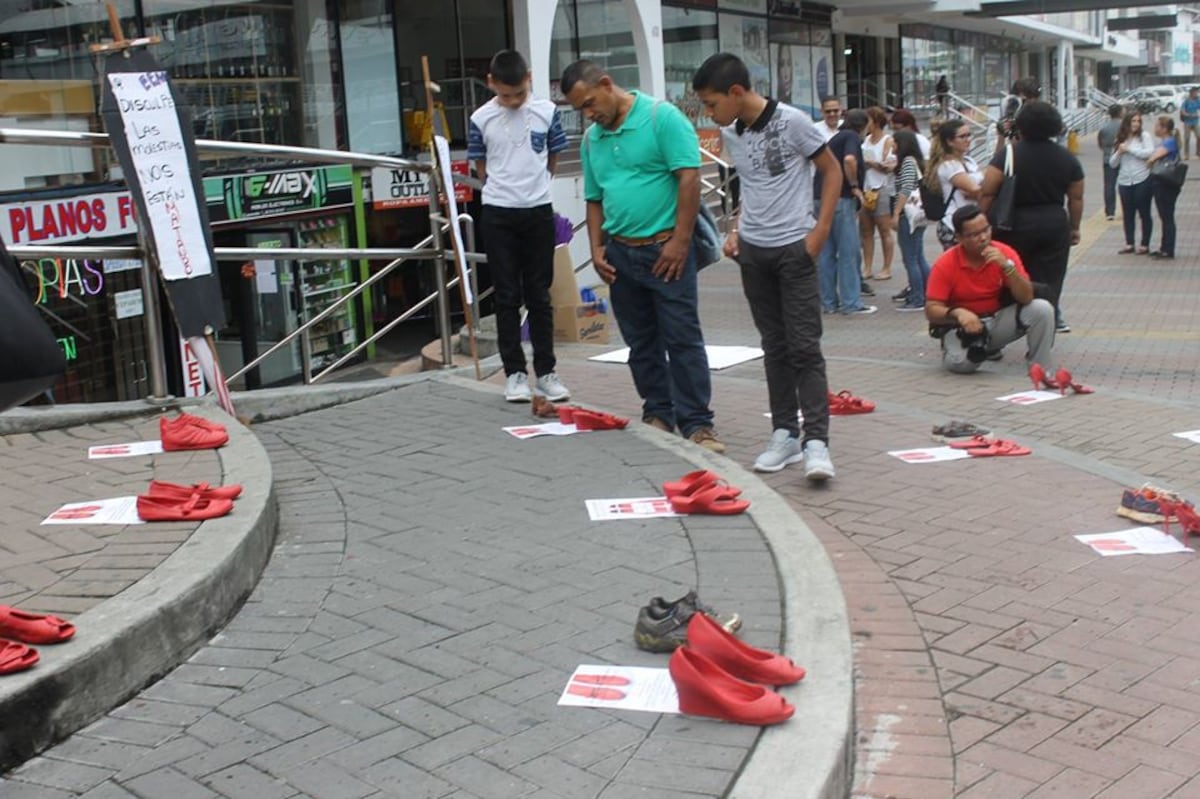Zapatos Rojos, para no olvidar los femicidios en Panamá