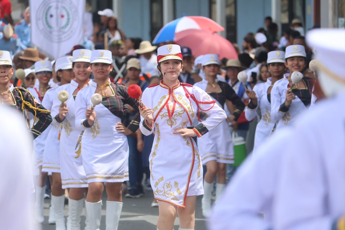 Tambor mayor, con estilo y patriotismo (parte 2)