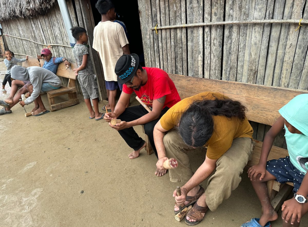 Los títeres como puente cultural: la misión de Jason Robinson