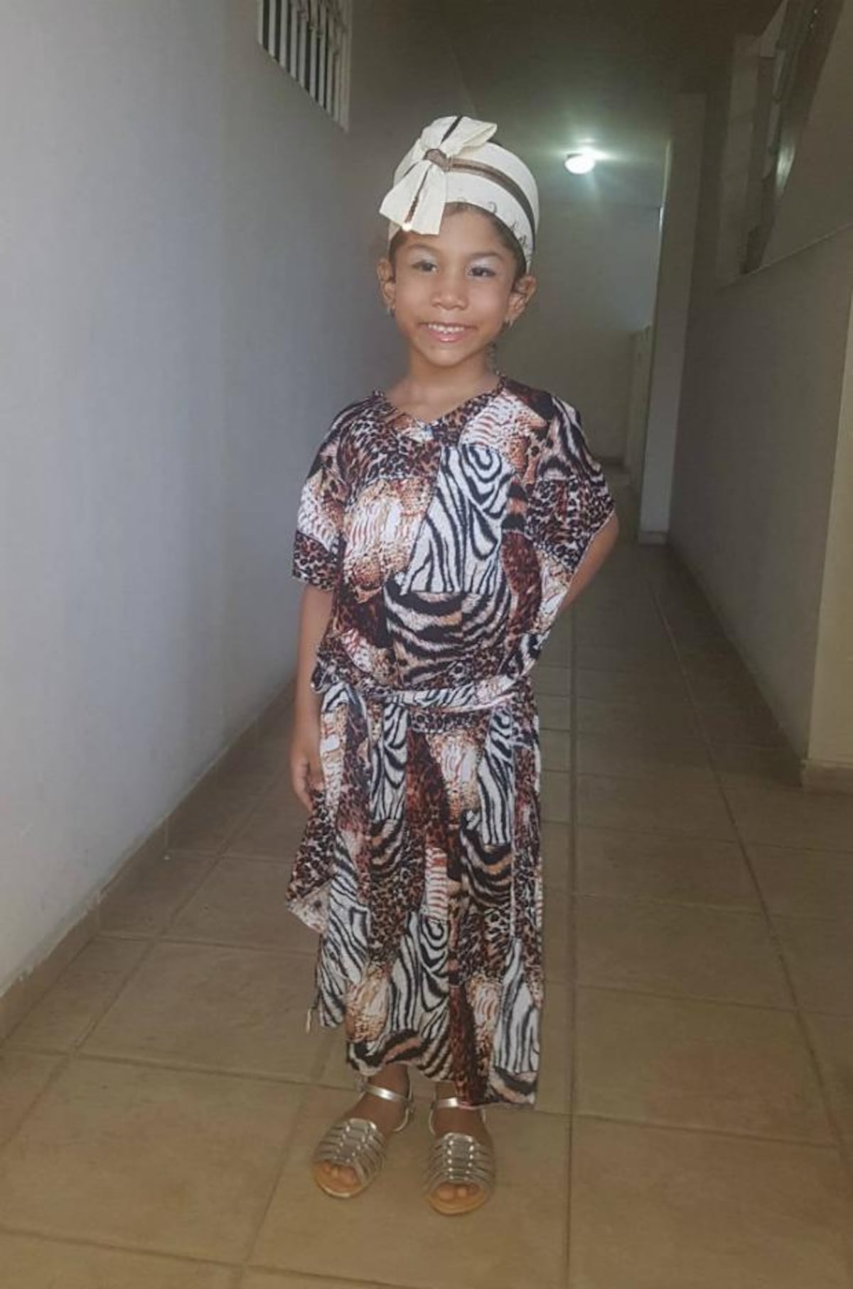 Más niños y jóvenes se visten para celebrar la etnia negra