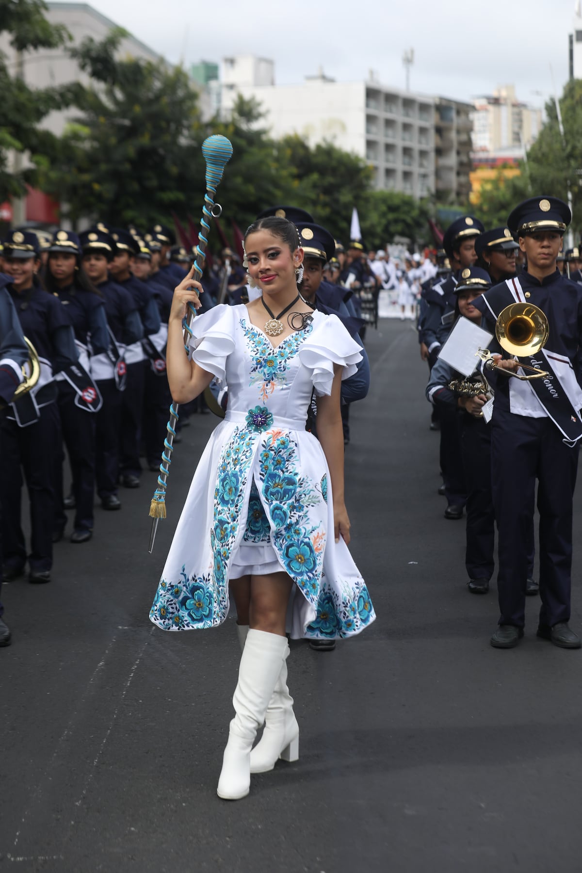 Tambor Mayor: liderazgo con estilo en los desfiles patrios