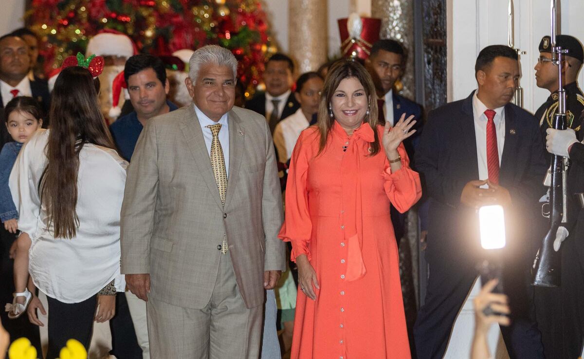 Así fue el encendido de luces navideñas en el Palacio de las Garzas