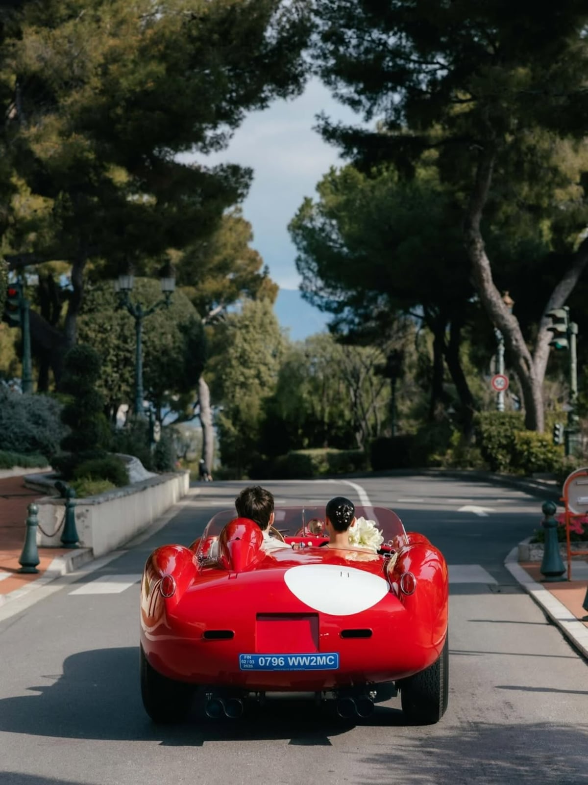 Felices para siempre en un Ferrari: Charles Leclerc, piloto de la F1, y su boda con la ‘influencer’ de raíces latinas Alexandra Saint Mleux