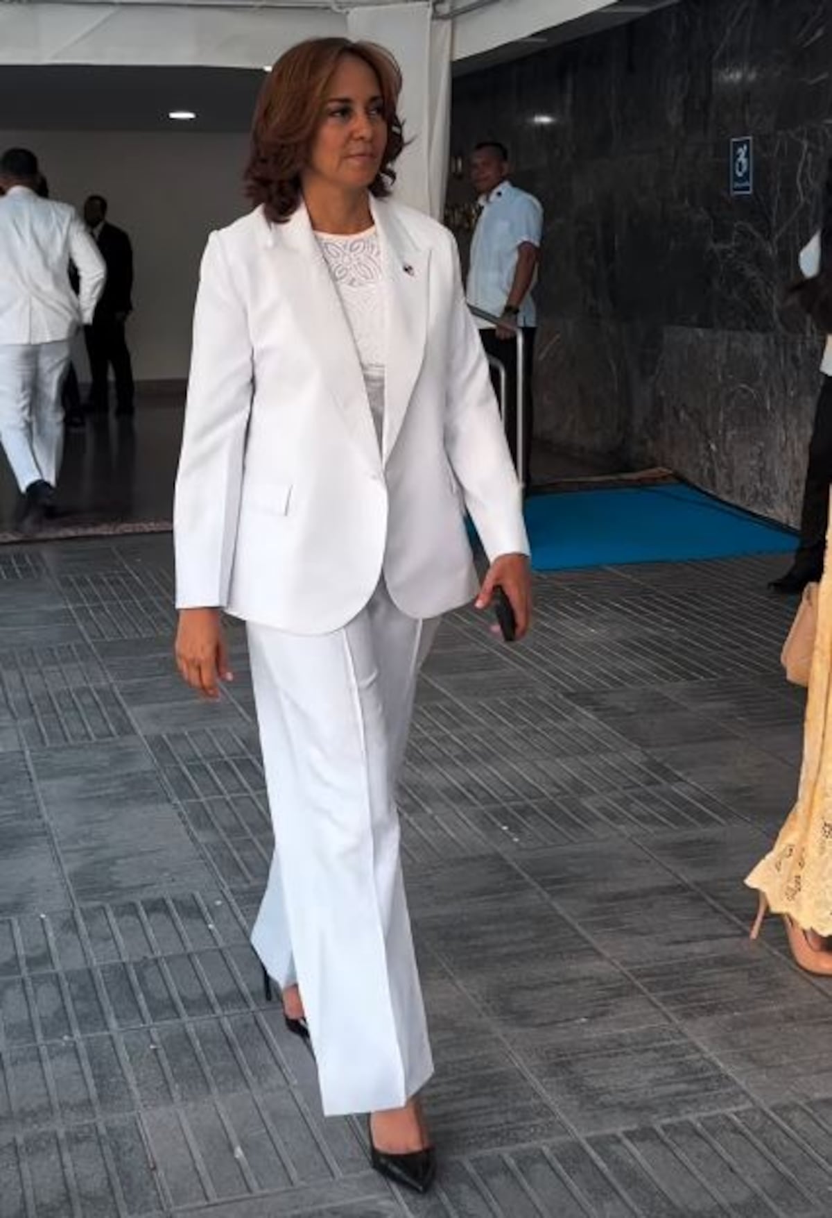 Diputadas de blanco: los ‘outfits’ del 1 de julio en la Asamblea Nacional