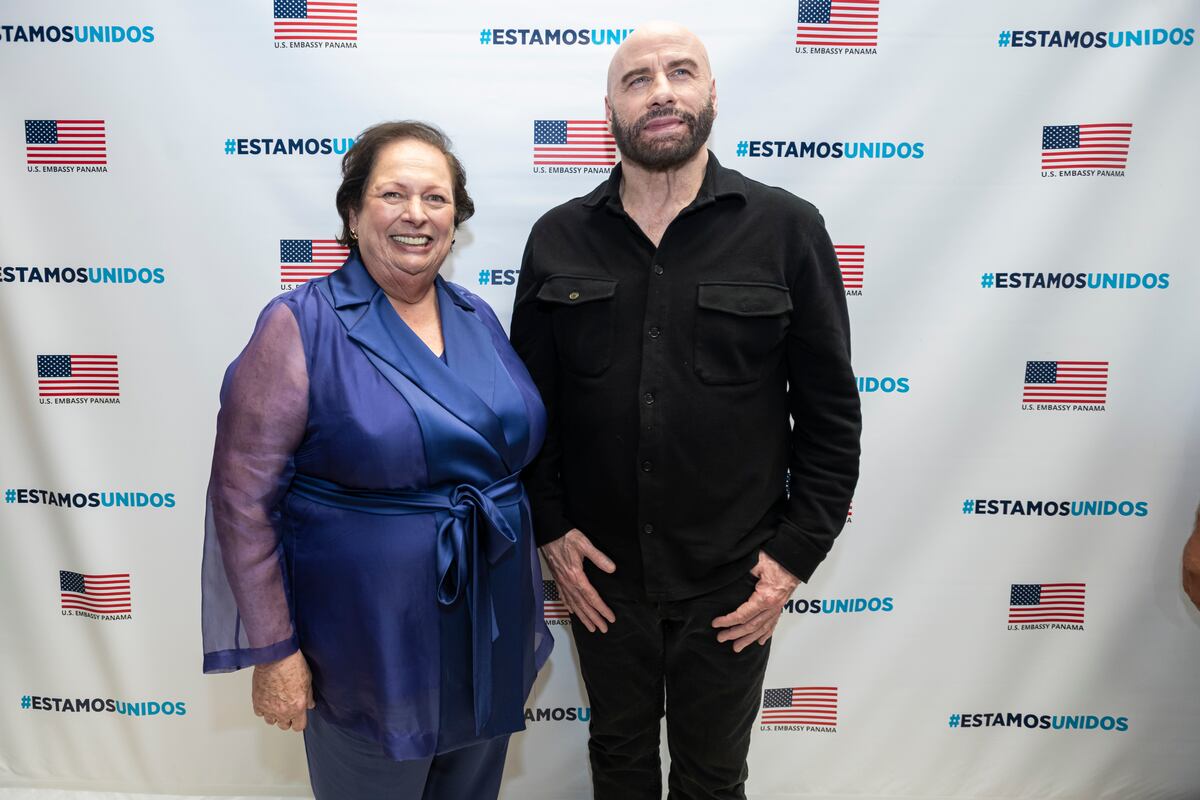 ‘¡I love you!’, ‘¡marry me!’, John Travolta causa furor en Panamá durante el Festival de Cine 