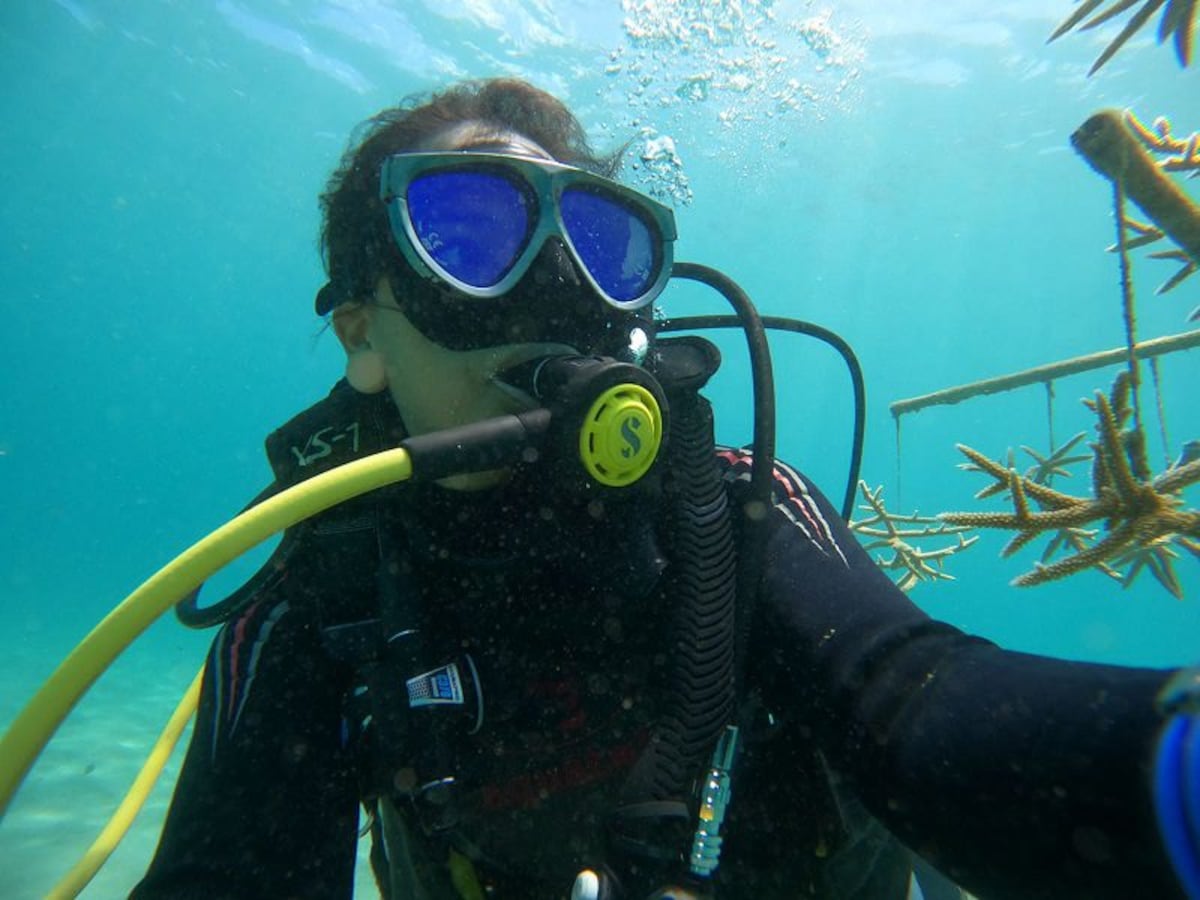 ‘Mi uniforme representa…’: el traje de buceo herramienta de trabajo y protección