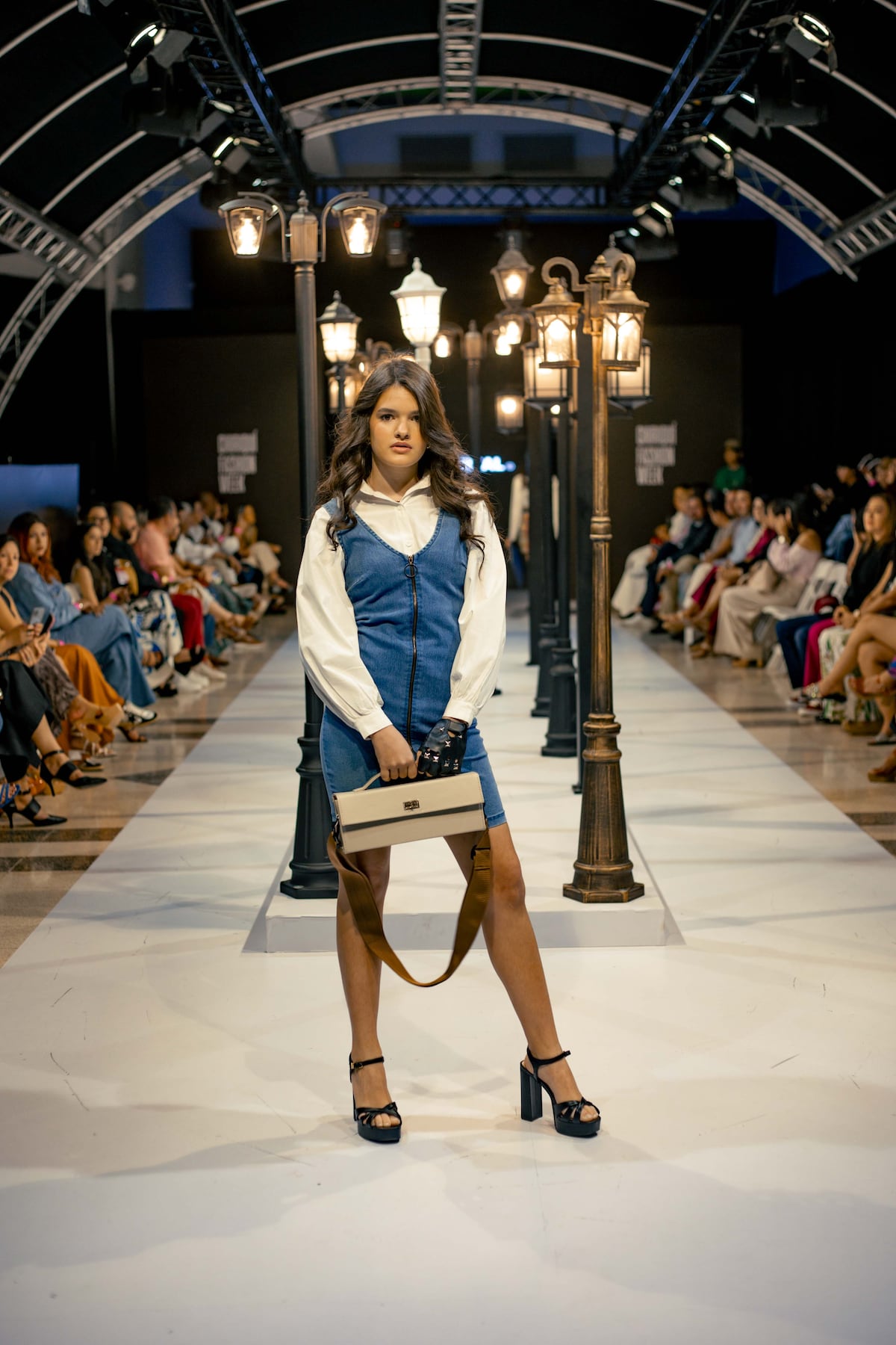 Musas de la música y reflexiones en la pasarela de Nicolas Real en Chiriquí Fashion Week