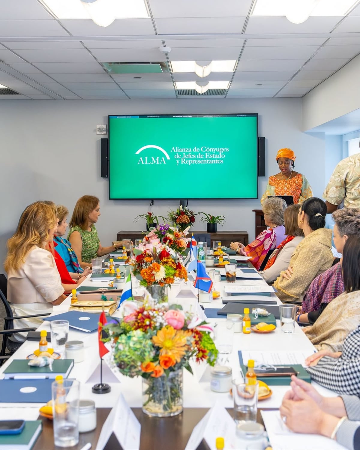 La primera dama Maricel de Mulino y su vestido, creado por el arquitecto tableño Carlos Joel Morales, en Nueva York
