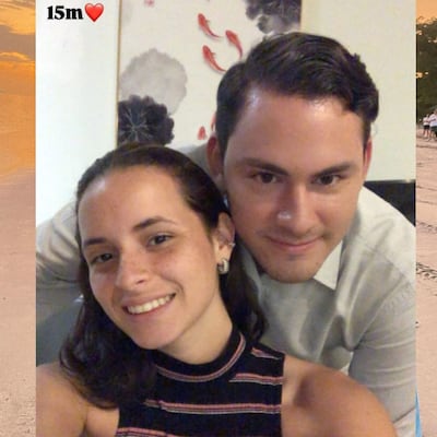 Juan Diego Vásquez celebra 15 meses de noviazgo con Carolina Della Sera