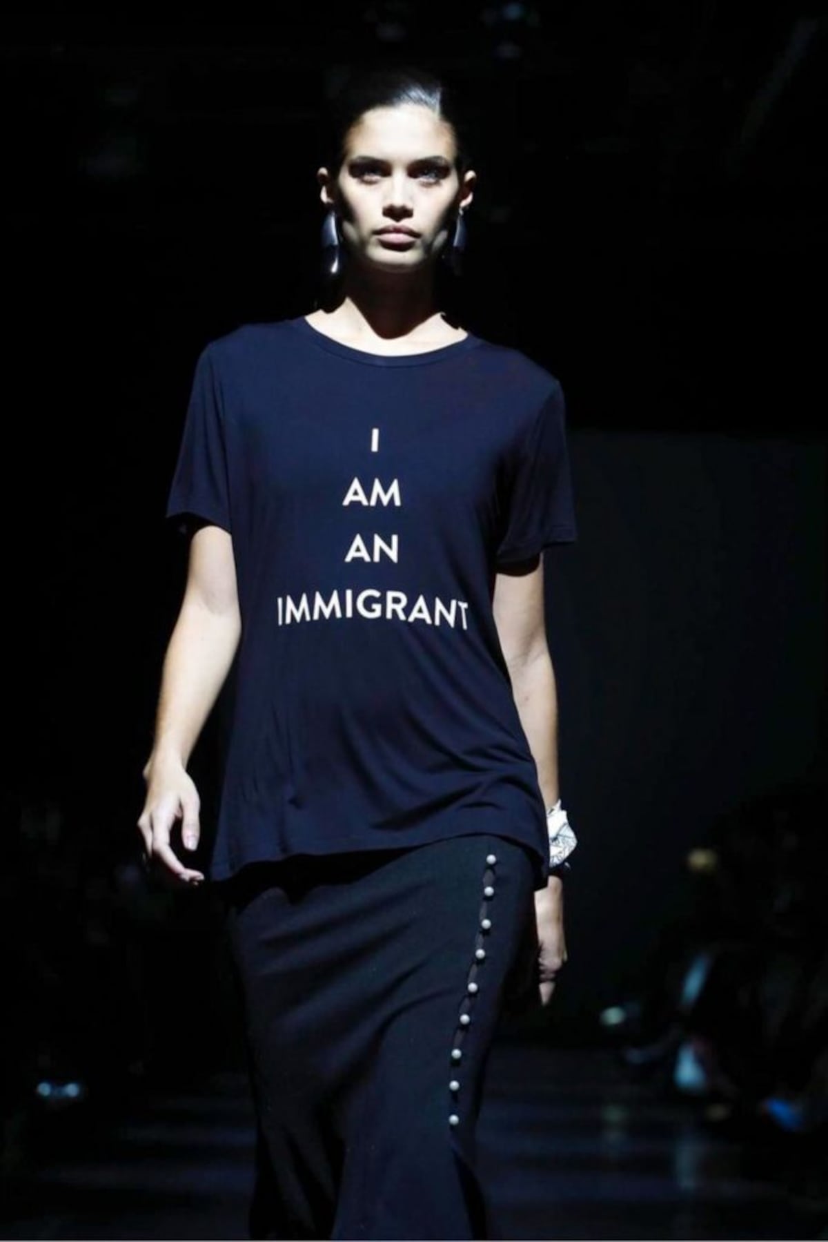 Ropa en contra del racismo: cuando la indumentaria protesta ante la injusticia racial