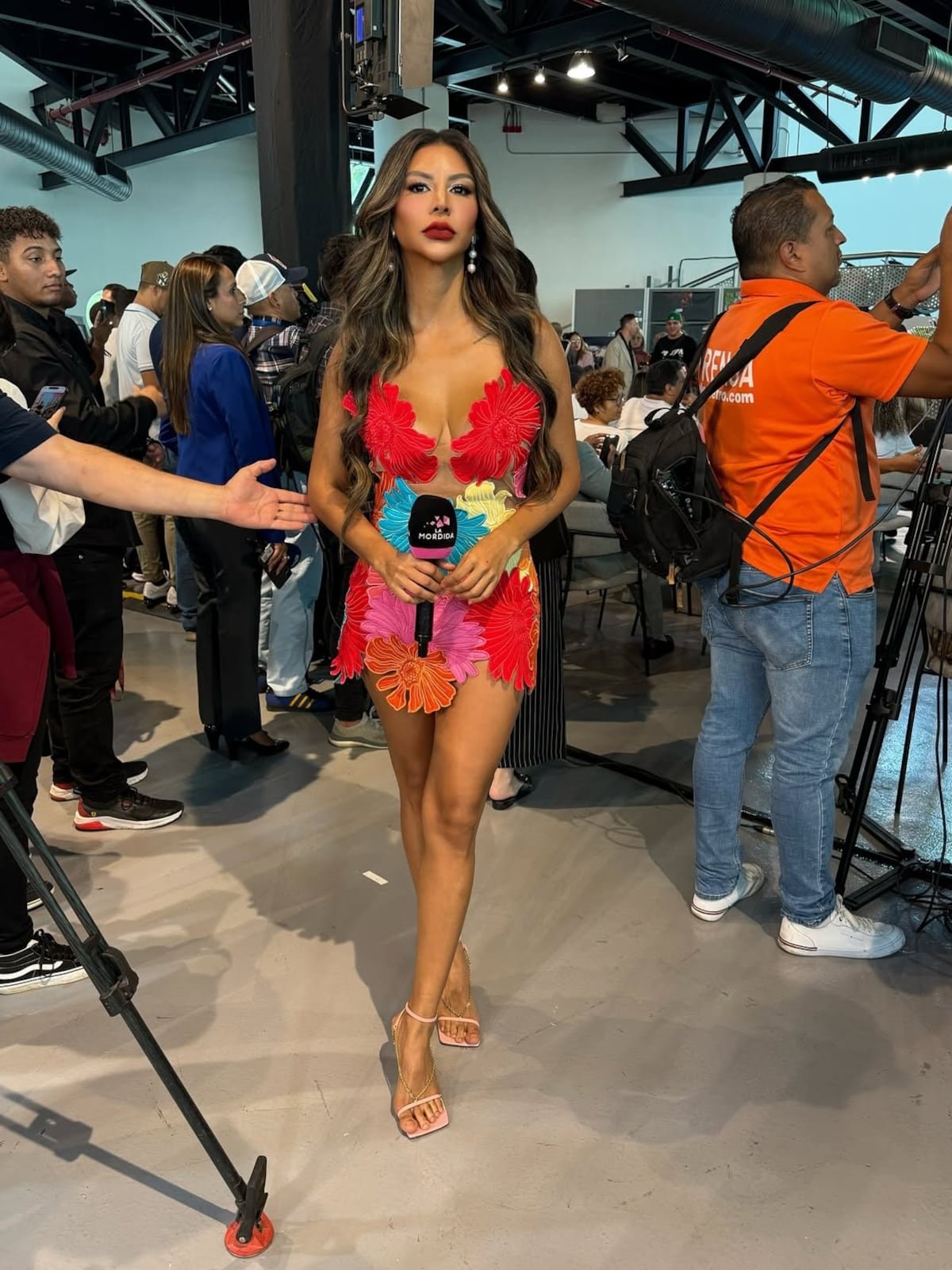 El vestido de Mónica ‘Lola’ Díaz, de diseño panameño y valorado en más de 400 dólares, para la conferencia de prensa de los Premios Juventud 2025