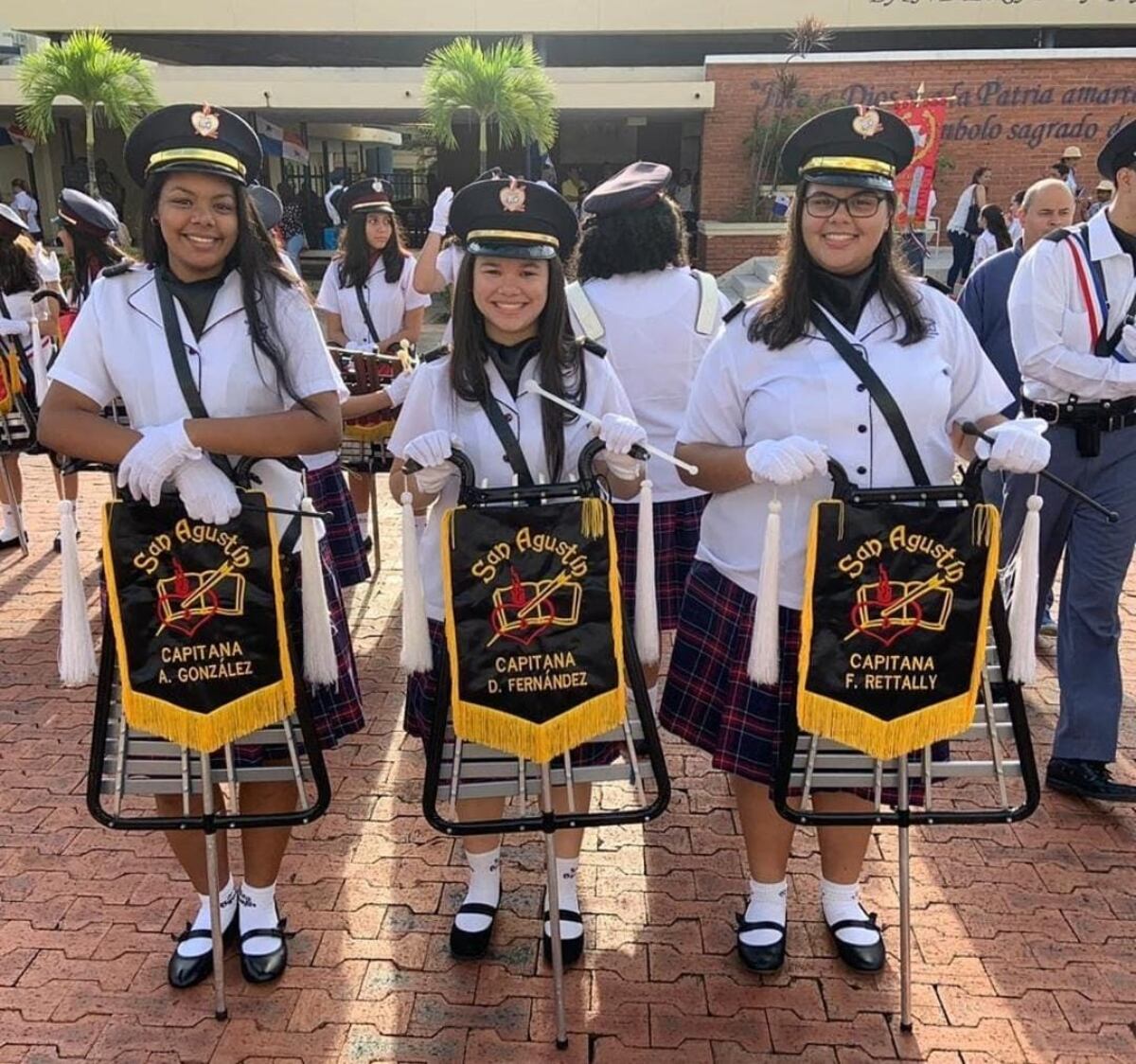 Desfilé seis años con la banda de mi colegio (y nunca me desmayé)