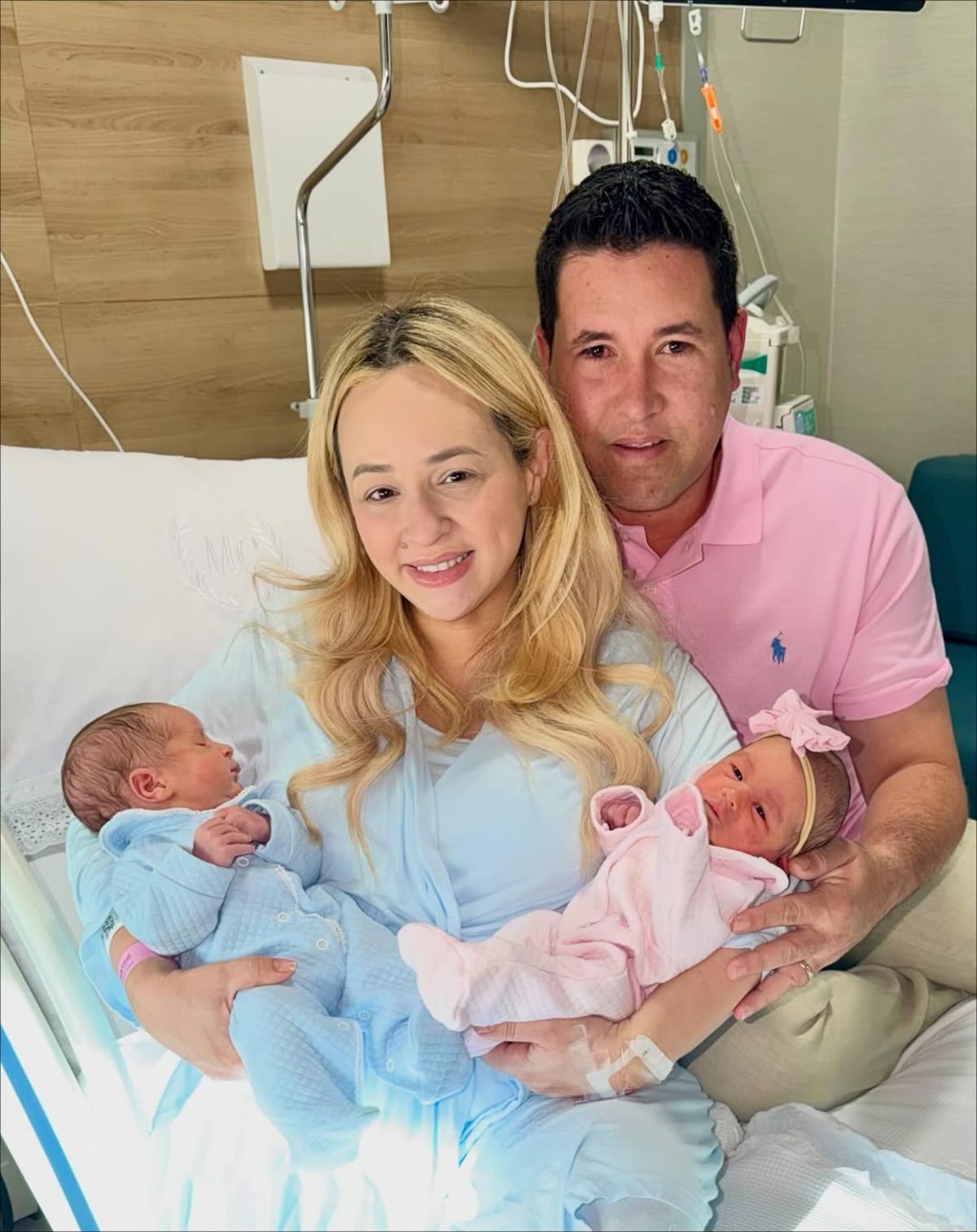 El alcalde de Pedasí, Miguel Batista, da la bienvenida a su segundo par de mellos