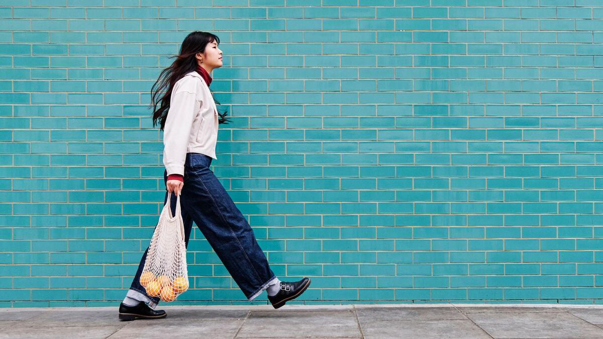 Cómo la forma de caminar puede revelar la edad de tu cerebro