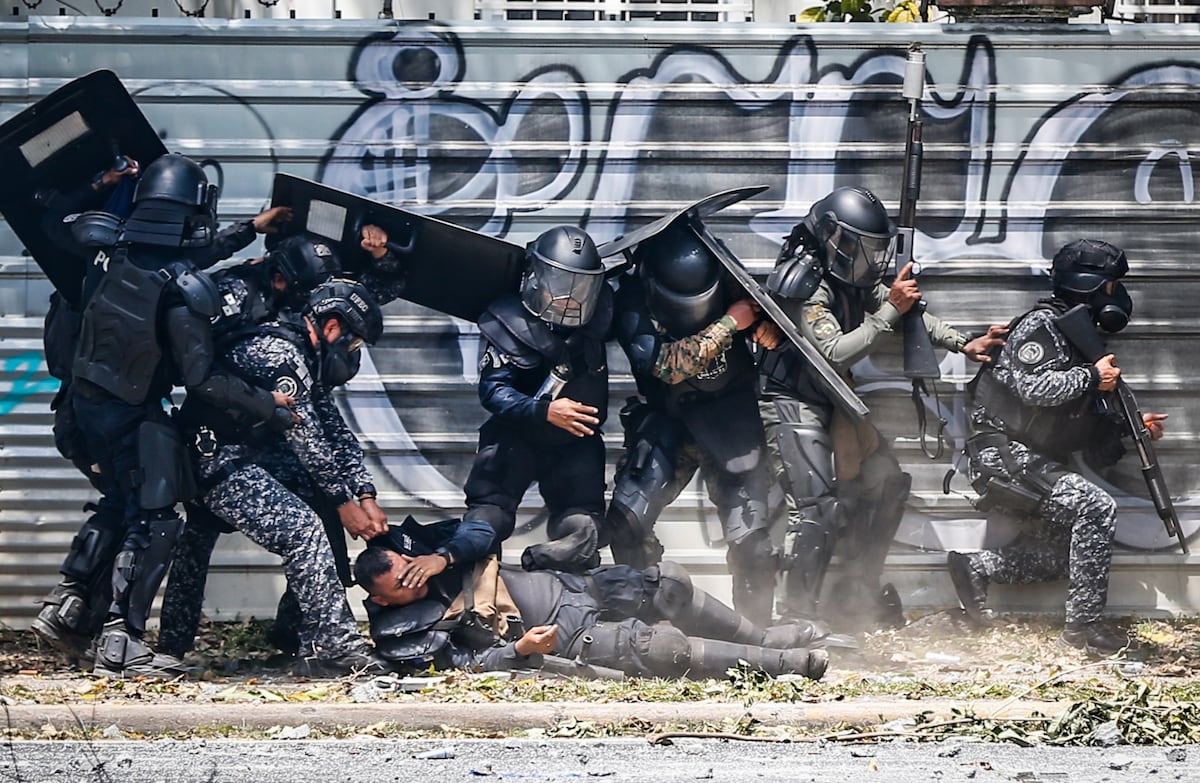 El fotógrafo de Corporación La Prensa Isaac Ortega gana el Premio Victoria a Mejor Fotografía Periodística