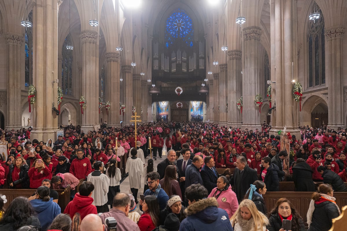 Mexicanos en Nueva York desafían el frío y al ICE para honrar a la Virgen de Guadalupe