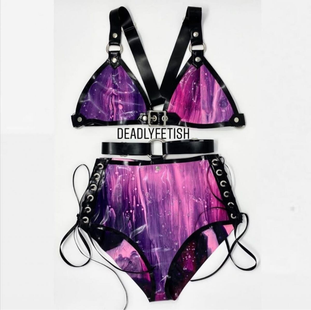 Los 9 atuendos y 6 mascarillas de Lady Gaga en los VMAs