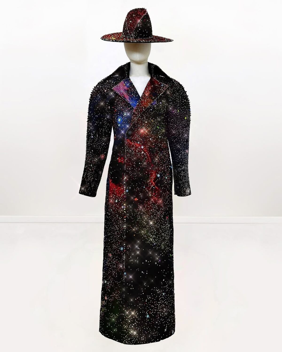 El abrigo de Usher, con 500 horas de bordado a mano y 5 mil cristales de Swarovski, para un concierto en Londres