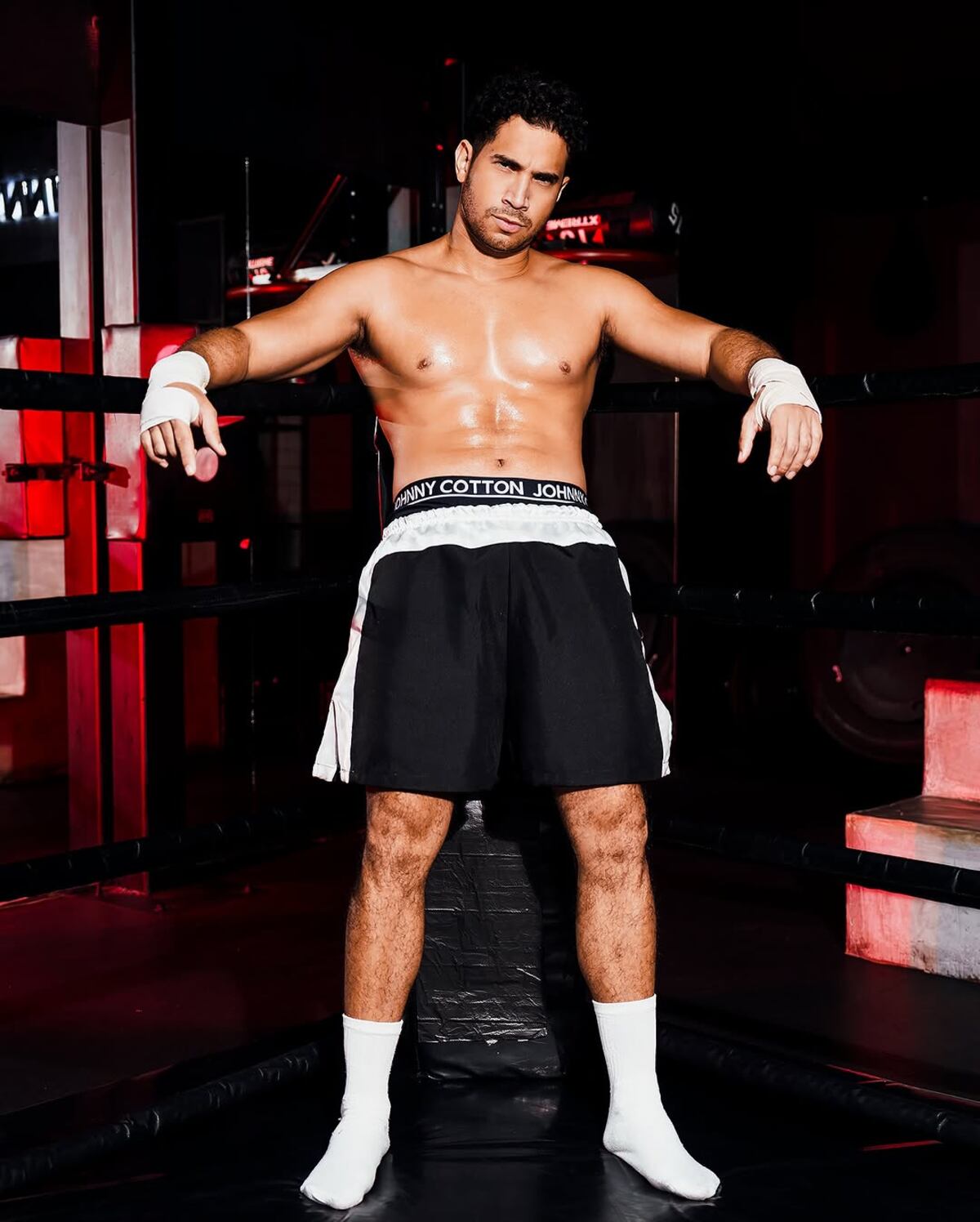 Con guantes y shorts deportivos: Así lucieron los actores panameños Diego de Obaldía y Elmis Castillo en una campaña de ropa interior